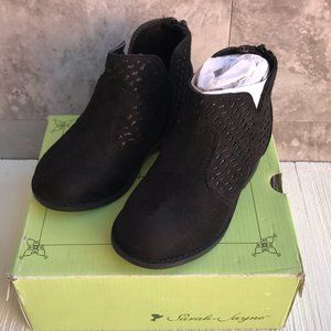 Sarah-Jayne Girls Heeled Boots- Black  Little Girls Size 9M